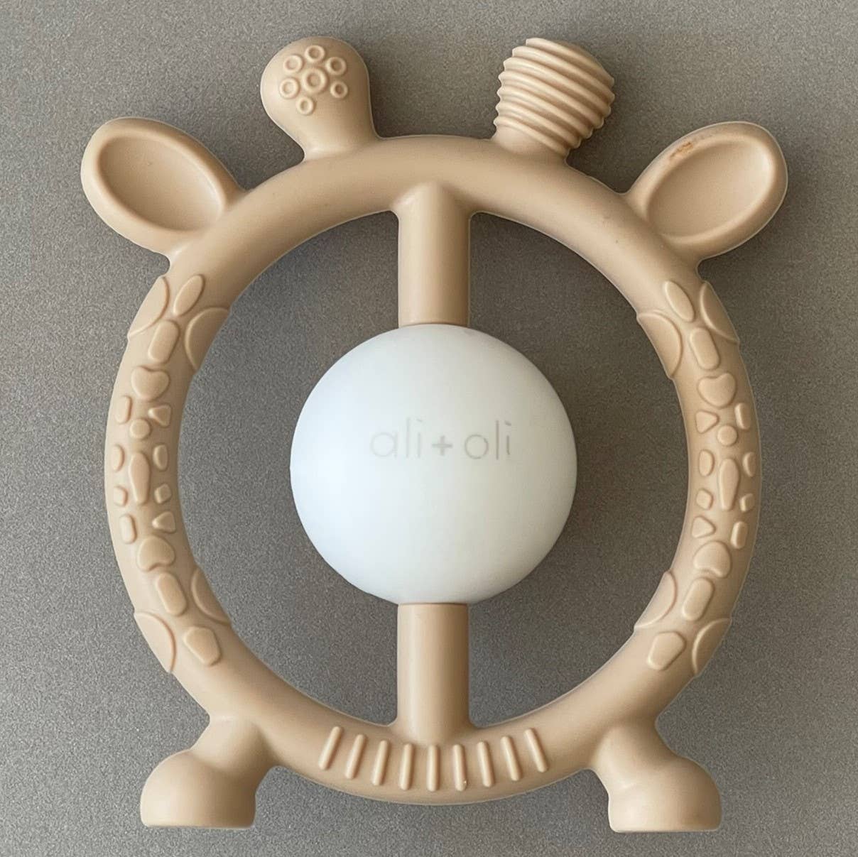 Giraffe Teething Rattle | Taupe