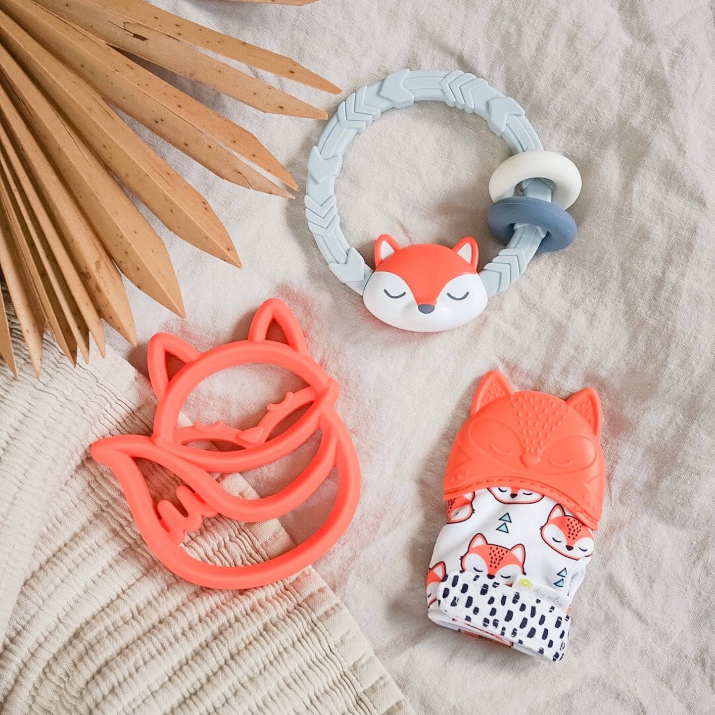 Ritzy Rattle | Rainbow