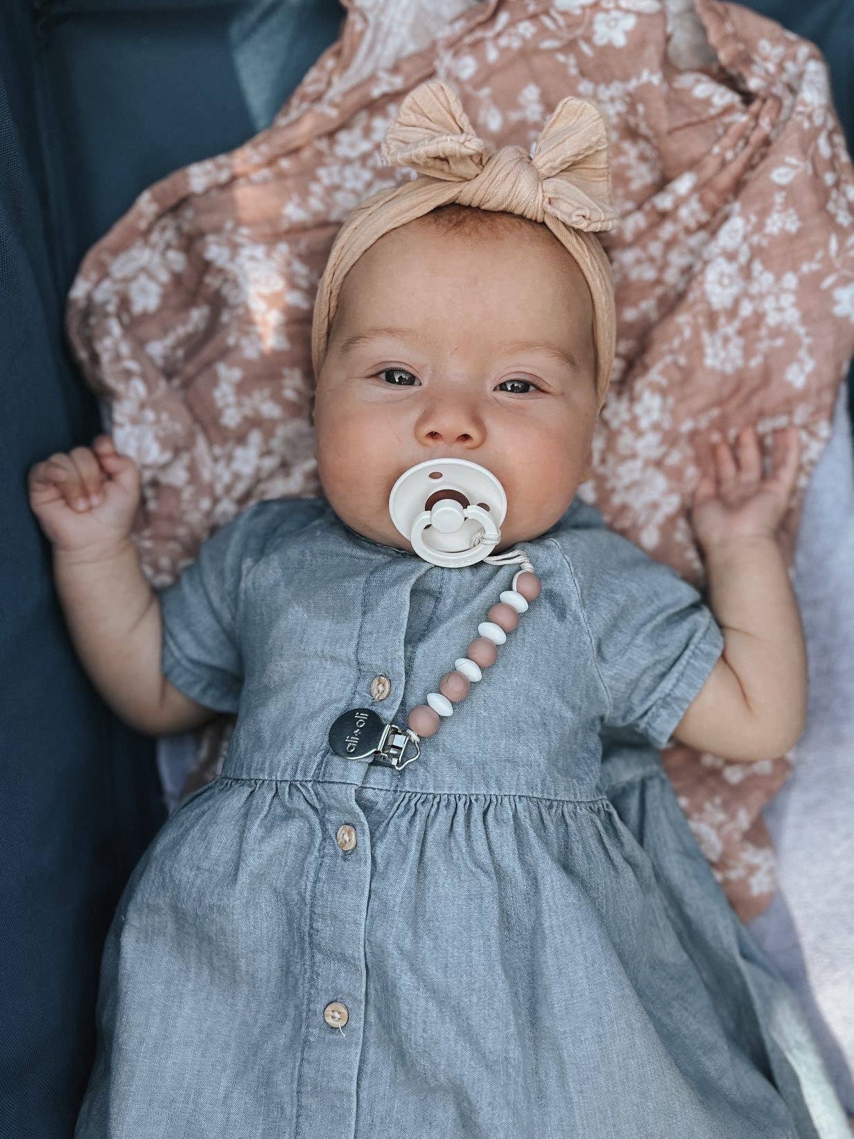 Ali+Oli Silicone Mini Pacifier Clip | Coconut
