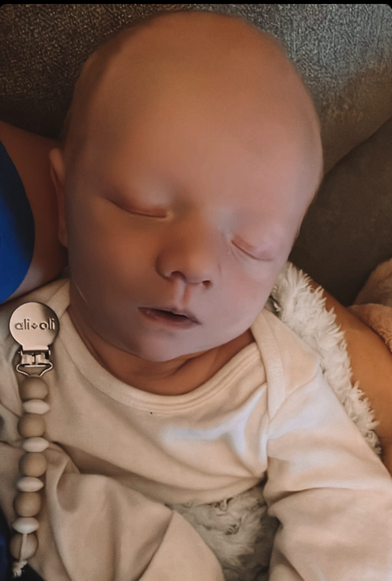 Ali+Oli Silicone Mini Pacifier Clip | Coconut