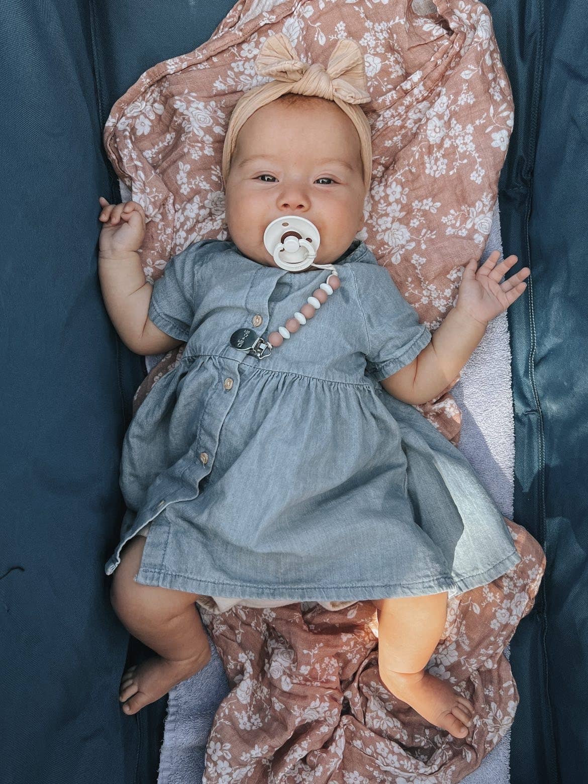 Ali+Oli Silicone Mini Pacifier Clip | Coconut