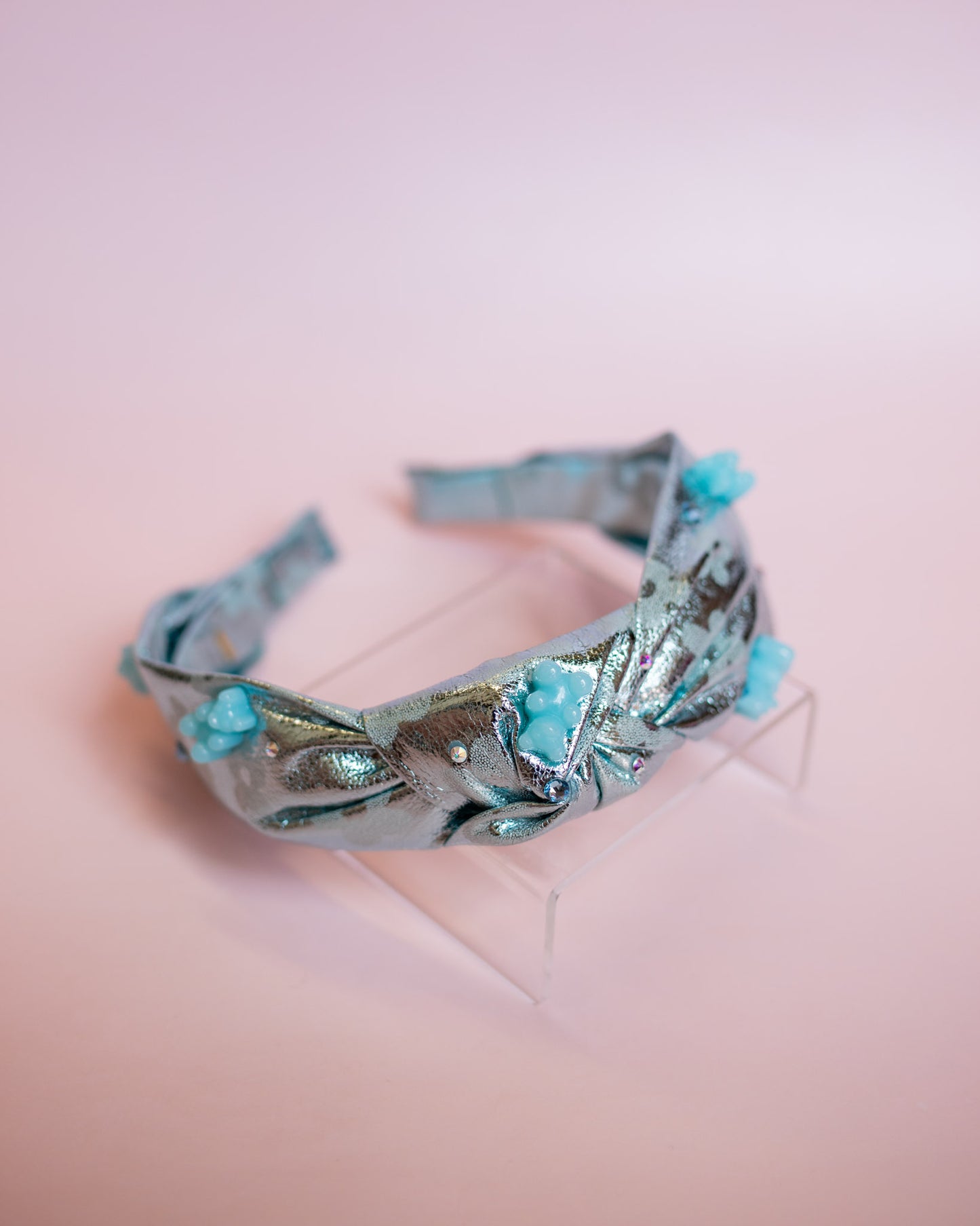 Metallic Daisy + Gummy Bear Charm Knot Headband | Blue