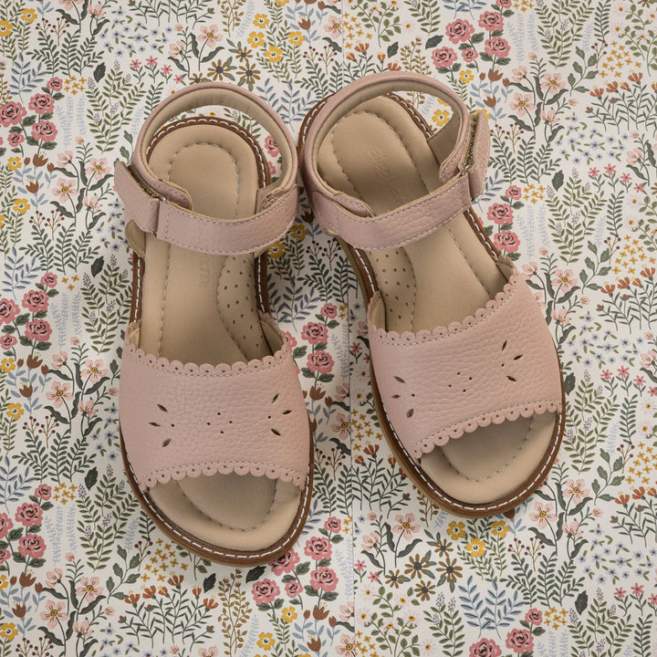 Classic Scallop Sandal, Pink