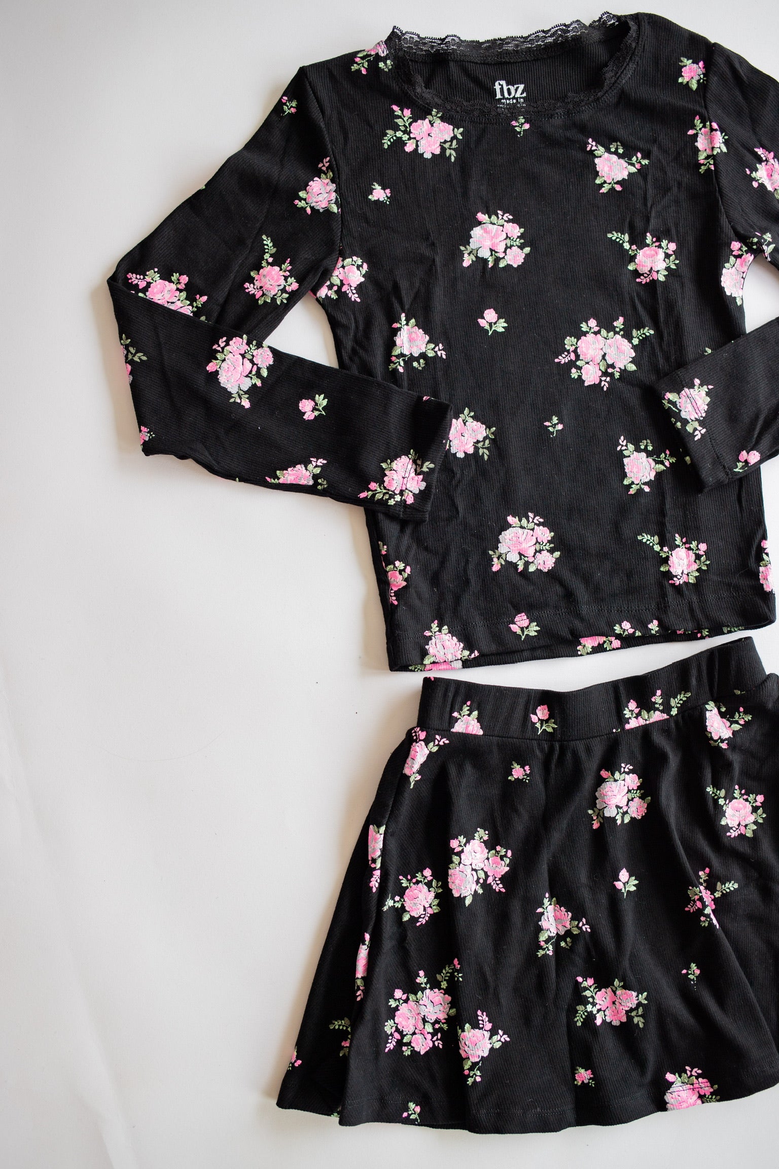 Ribbed Long Sleeve | Black Rose Bouquet