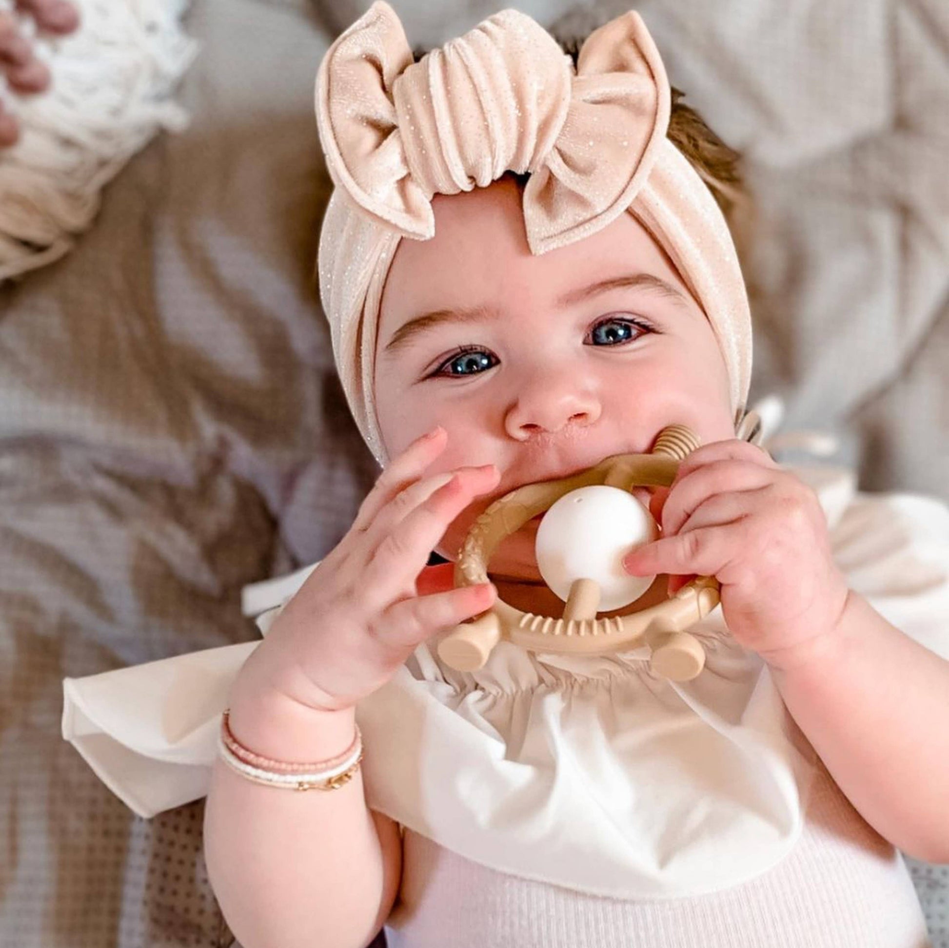 Giraffe Teething Rattle | Taupe