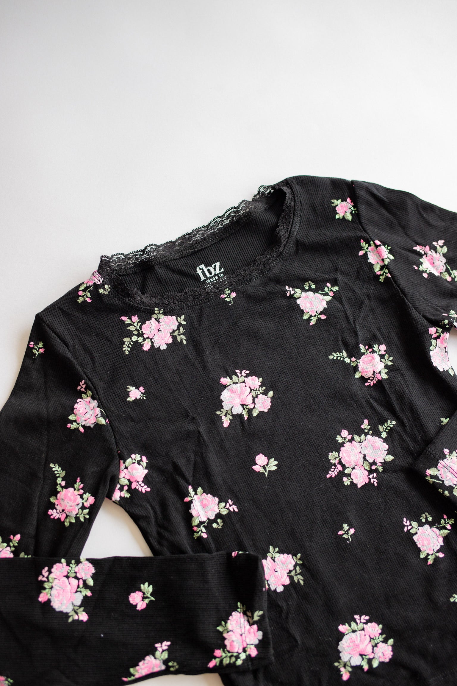 Ribbed Long Sleeve | Black Rose Bouquet