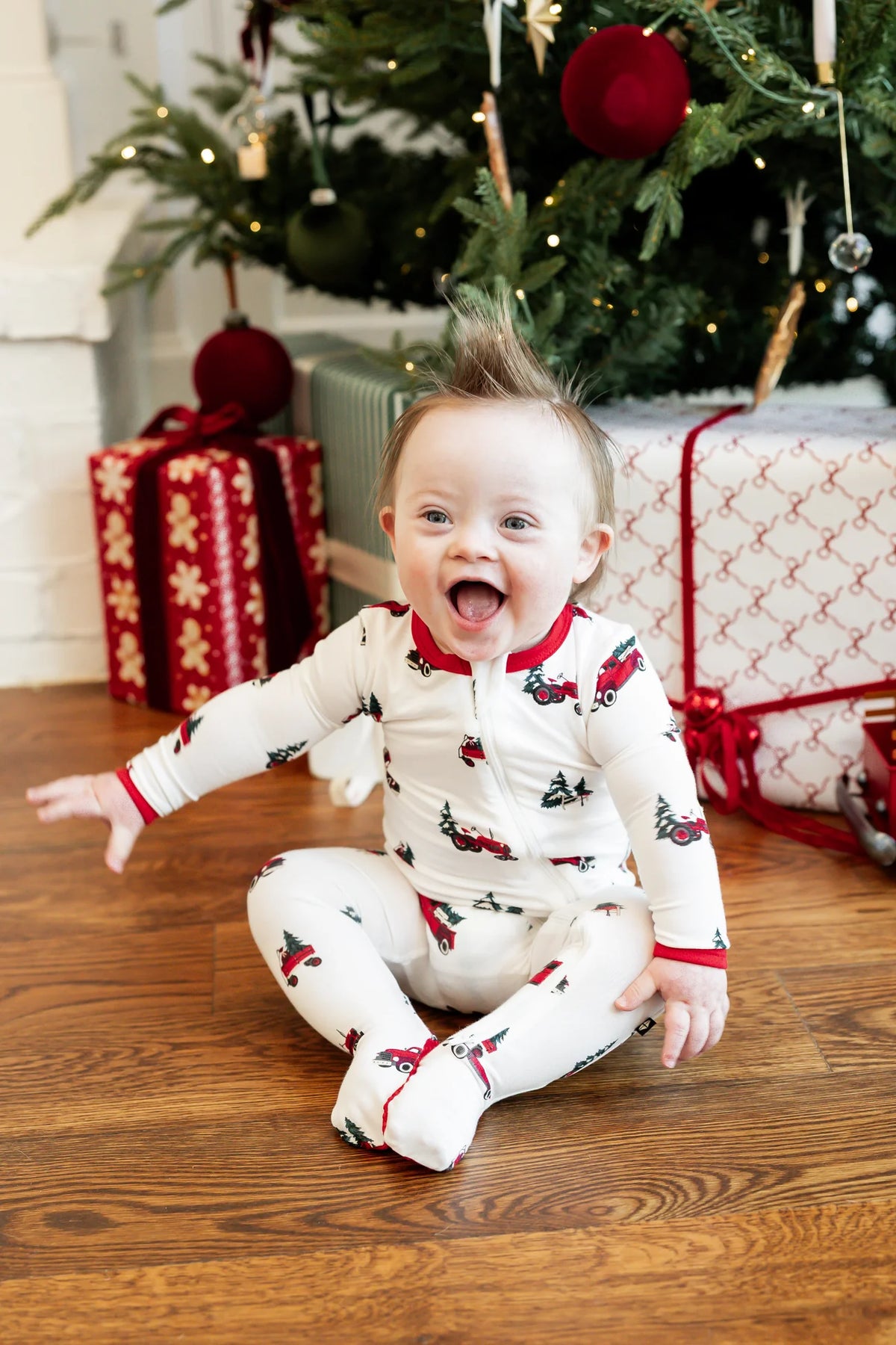 Kyte Baby Zippered Bamboo Footie | Holiday Tree Farm