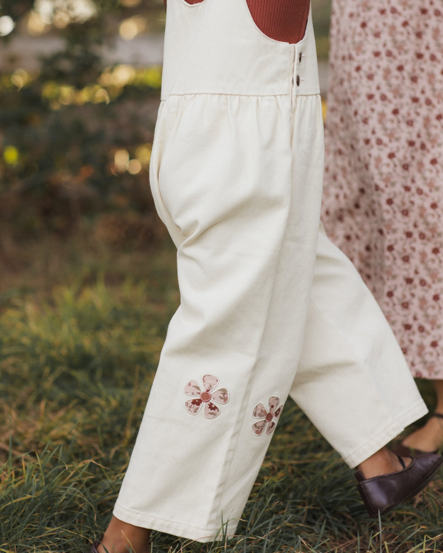 WIDE LEG OVERALL DAISY PATCHES