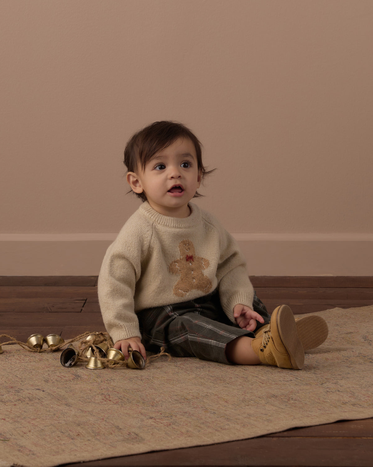 RELAXED RAGLAN SWEATER GINGERBREAD MAN
