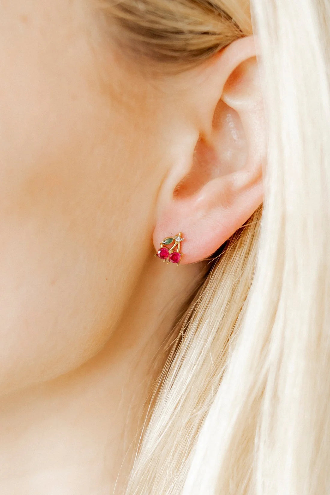 Screwback Stud | Crystal Cherry