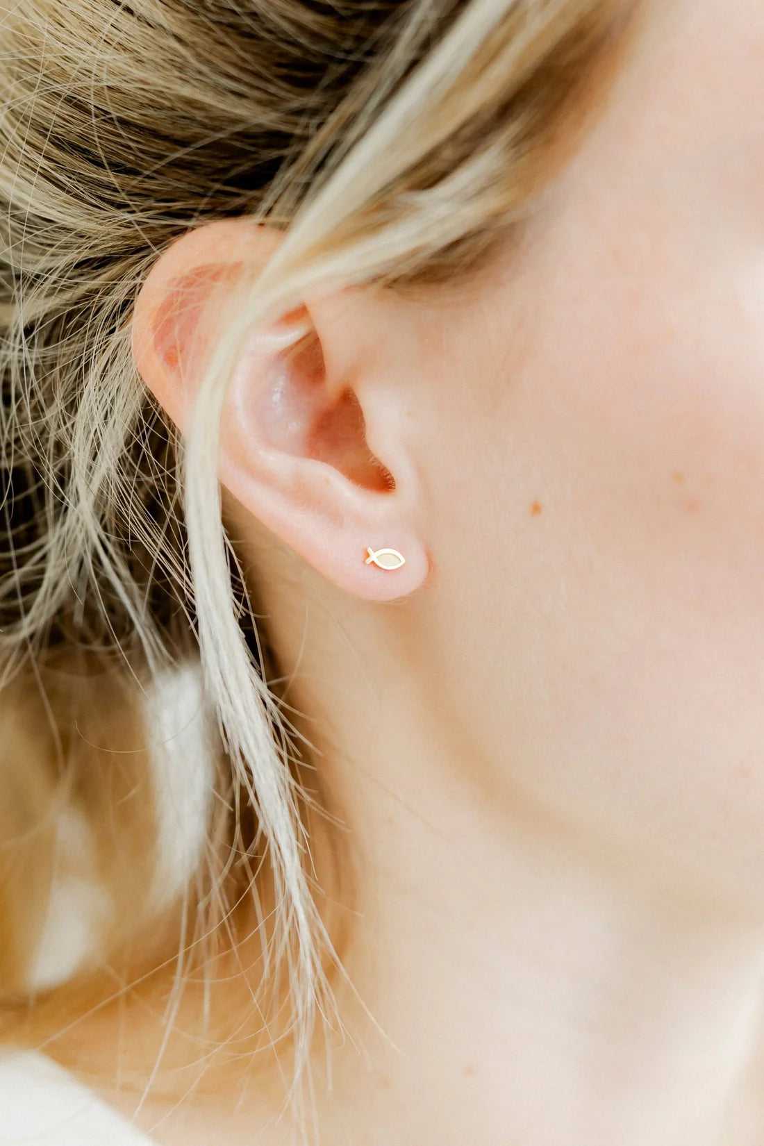 Screwback Stud | Ichthys | Gold Fish