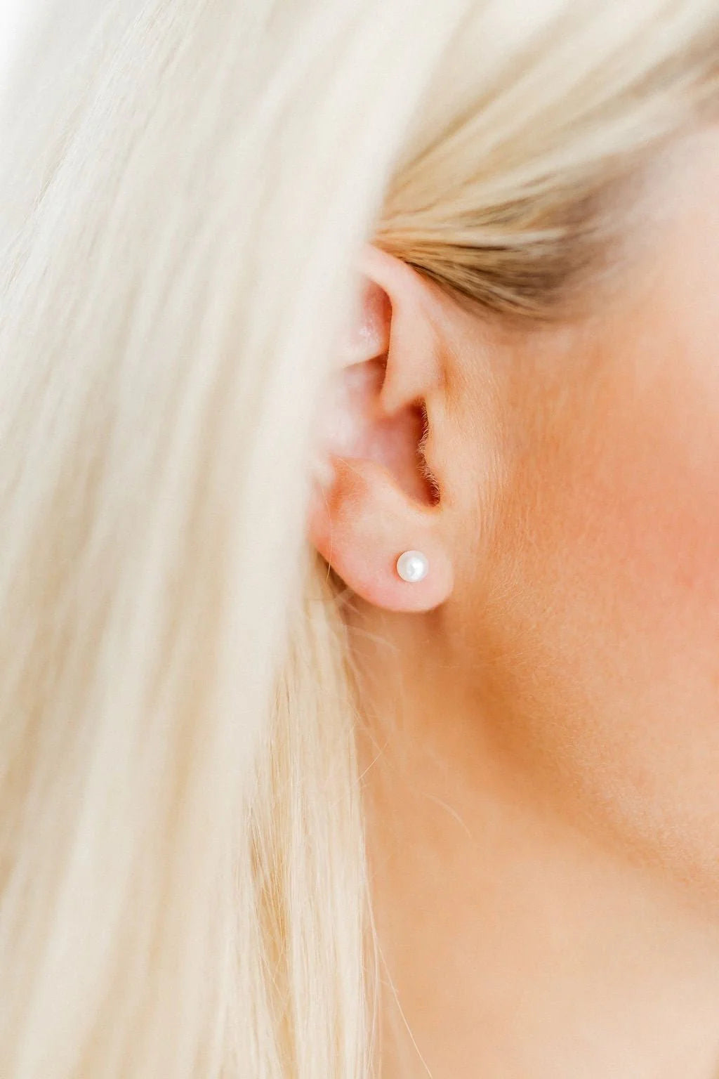 Screwback Stud | Payton | White Pearl