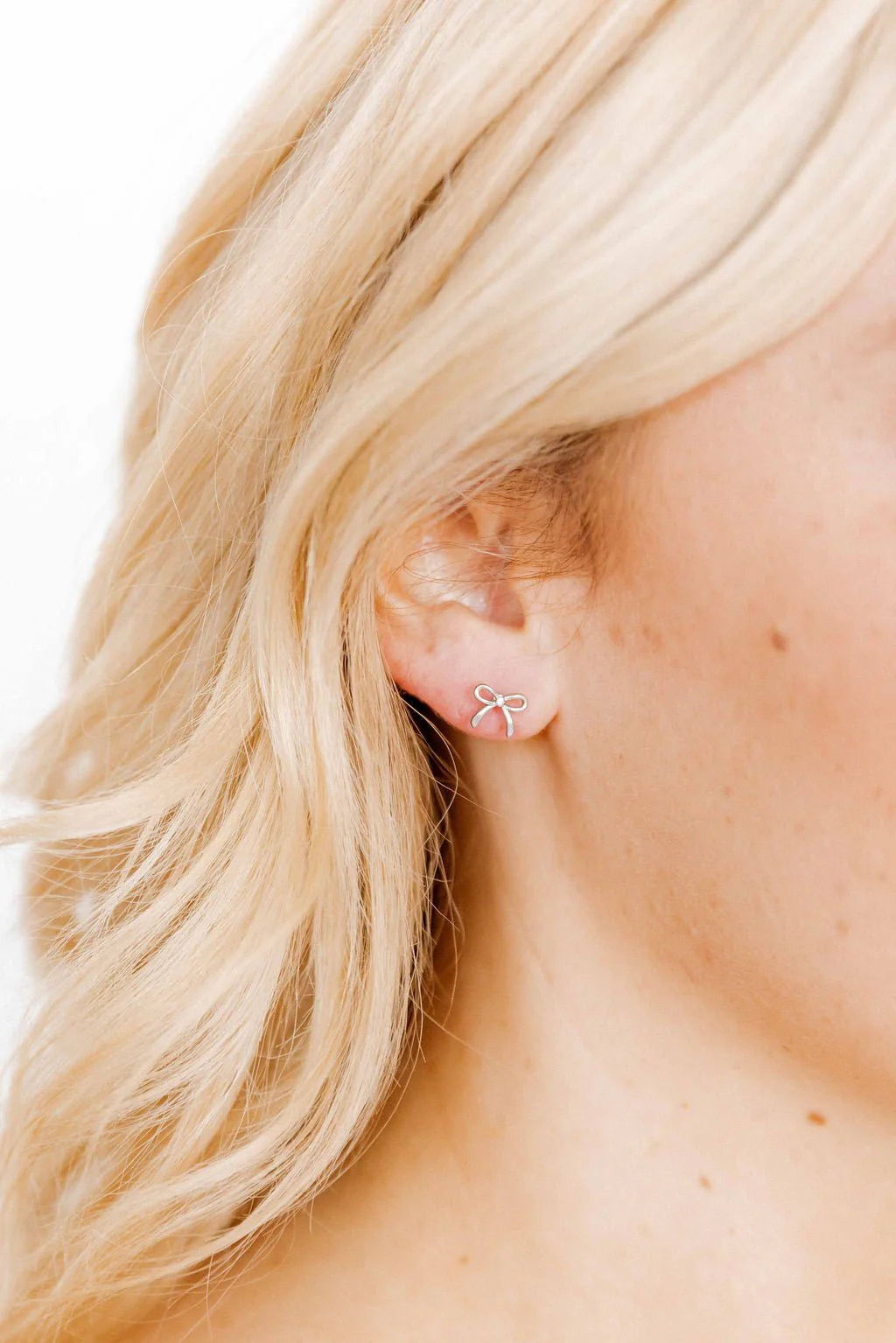 Screwback Stud | Sadie | Silver Bow
