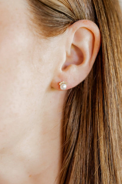 Screwback Stud | Winnie | Gold Pearl