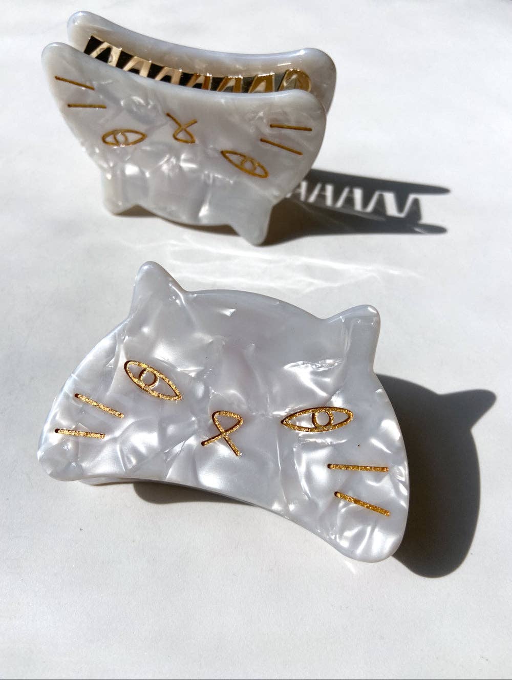 Kitty Cat Shell Acetate Claw Clip | White