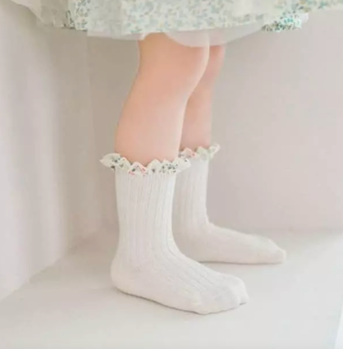 Small Flower Socks, Cream